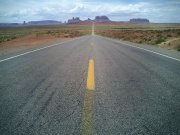 KLICK: Die berühmte Straße ins Monument Valley