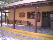 Kein Besuch des Death Valley ohne einen Kaffee auf der Bank vor dem Generalstore von Furnace Creek.