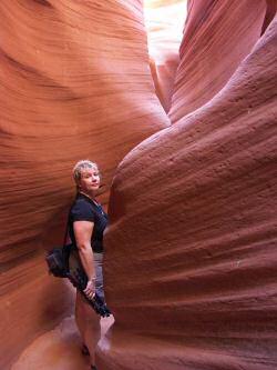 ANKLICKEN: Anita im Lower Antelope Canyon