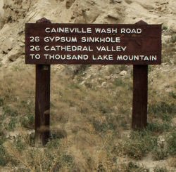 ANKLICKEN: Caineville Wash Road