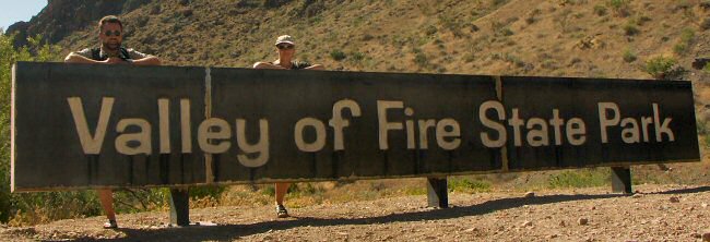 ANKLICKEN: Eingangsbereich zum "Valley of fire - State Park"