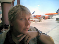 Anita am Flughafen
