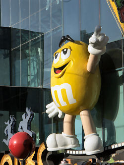 Das M&M-Männchen als Wahrzeichen von M&M auf dem Strip