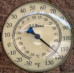 Unser Thermometer am Visitor Center von Death Valley