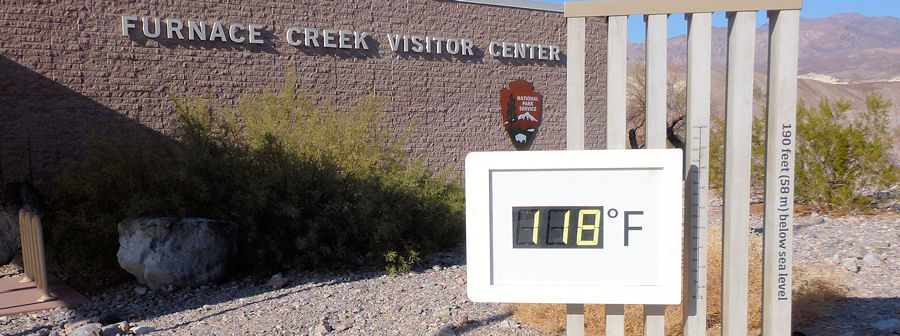 Thermometer am Visitor Center zeigt 118Grad